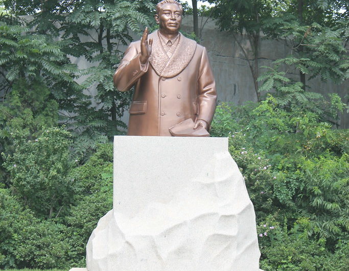 Estatua de Zhou Enlai en la RPDC