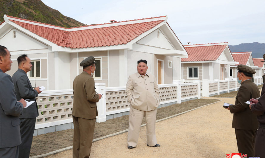 Visita campos de reconstrucción en Hamgyong del Sur