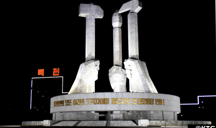 Monumento a la fundación del Partido del Trabajo de Corea.