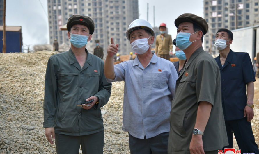 Campo de construcción de viviendas en Pyongyang.