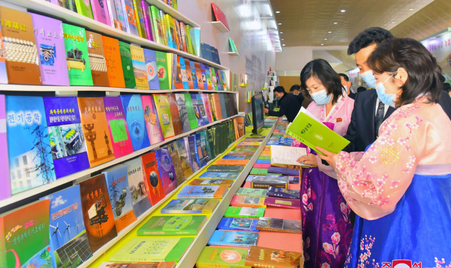 Exposición nacional de libros por el Día de la Estrella Luz