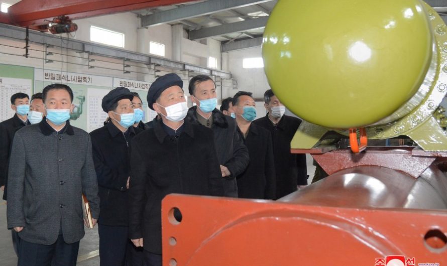 Kim Tok Hun supervisa gestiones de varias ramas de la provincia de Hamgyong del Sur.