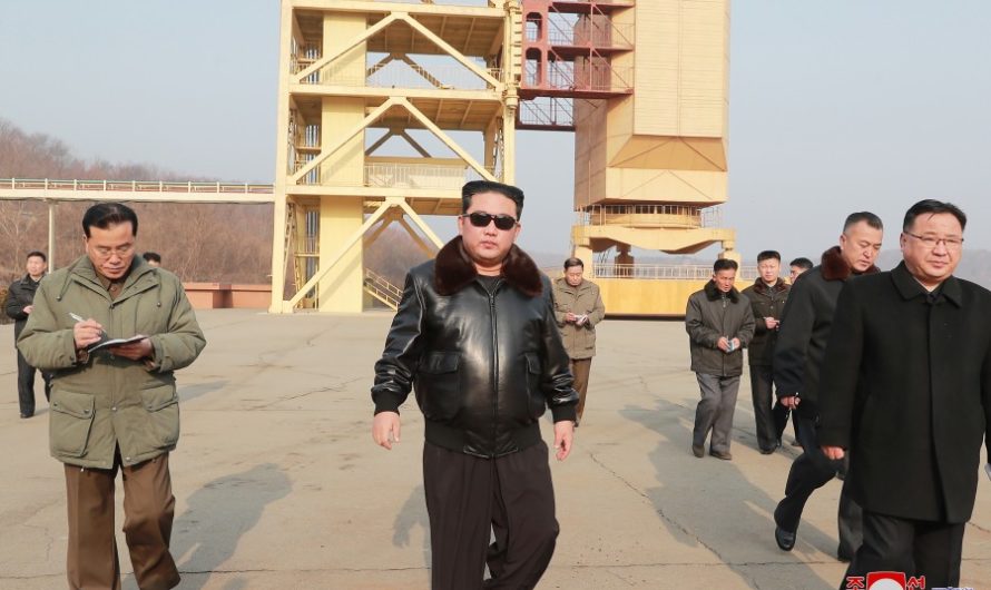 KIM JONG UN supervisa el Campo de Lanzamiento de Satélites Sohae