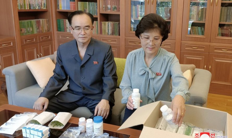 Miembros del PTC donan medicamentos a habitantes de Haeju y Kangryong
