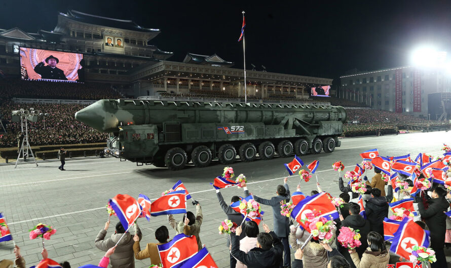 Tiene lugar con solemnidad el desfile militar por el 75º aniversario  de la fundación del EPC.