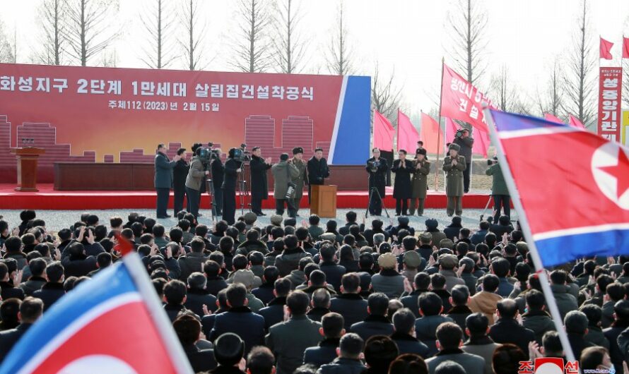 Ceremonia de inicio de la segunda etapa de la obra de reparto residencial de Hwasong