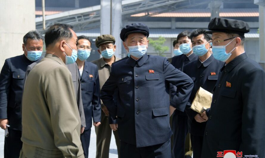 Kim Tok Hun supervisa labores en Phyong-an del Sur y Hwanghae del Norte