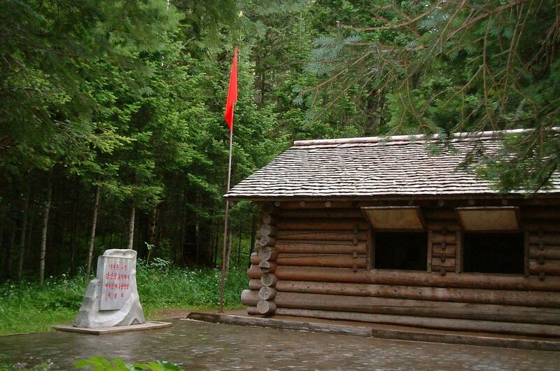 Se descubre nueva fuente termal en la zona del campamento secreto del monte Paektu.