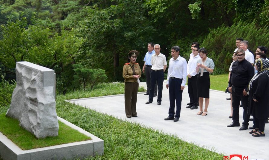 Diplomáticos en Corea visitan el Lugar de Interés Histórico-Revolucionario de Guerra