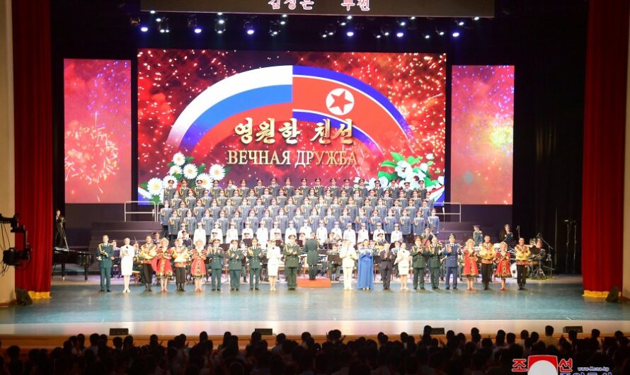 Conjunto artístico ruso ofrece función en Pyongyang