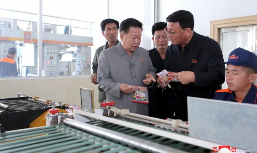 Supervisión de las fábricas de industria ligera de Pyongyang