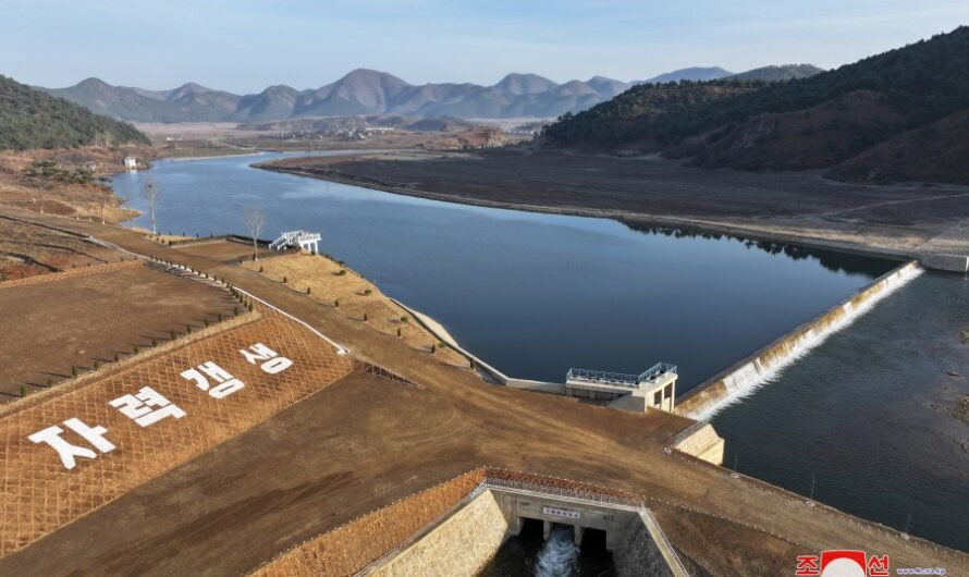 Inauguración del canal Kindung en Hwangju