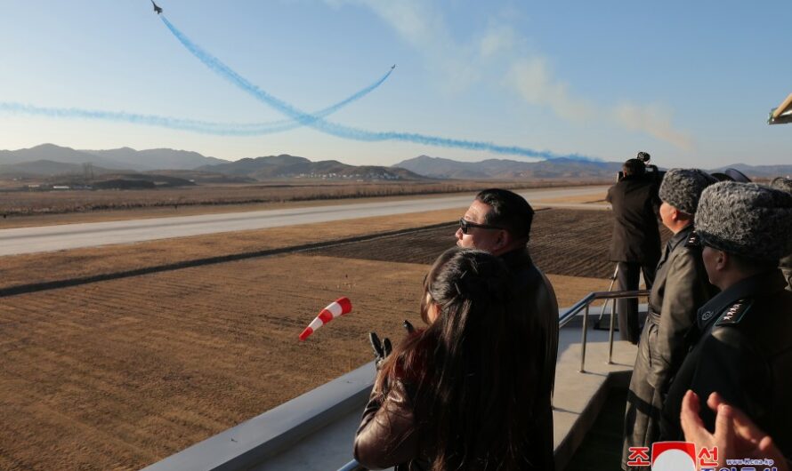 Kim Jong Un visita Comandancia de Fuerzas Aéreas y regimiento de división aérea no.1