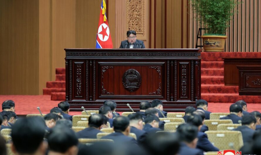 Kim Jong Un pronuncia discurso de orientación política en 10ª reunión de XIV legislatura de la APS
