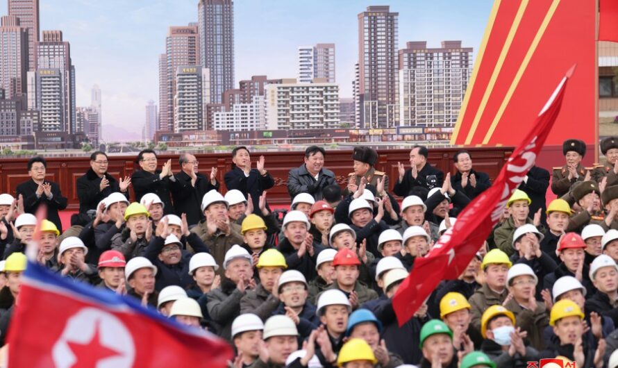 Inicio de tercera etapa de la obra de viviendas en Hwasong
