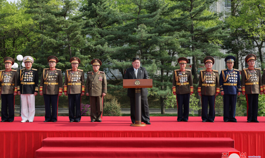 Visita congratulatoria a la Academia Militar General Kim Il Sung 