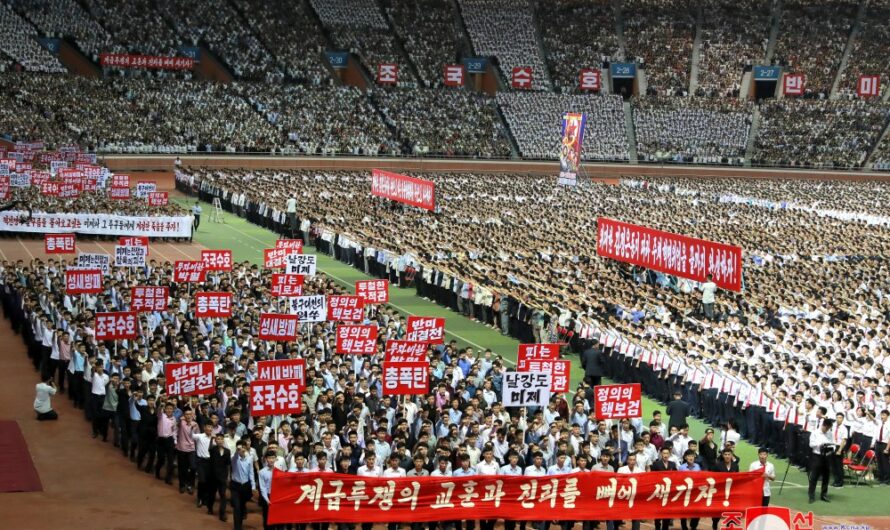 Mitin multitudinario en Pyongyang por el día de lucha antiyanqui