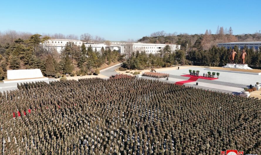 Visita a la Academia Militar Política