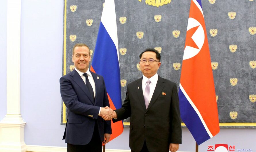 Secretario del CC del PTC se reúne con el Presidente del Partido Rusia Unida