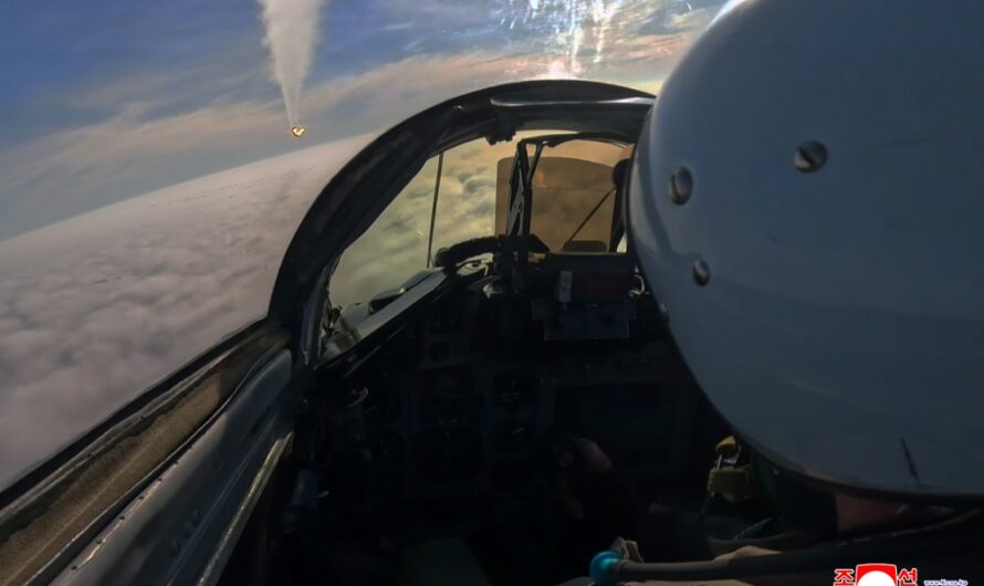 Visita a un regimiento de aviación.