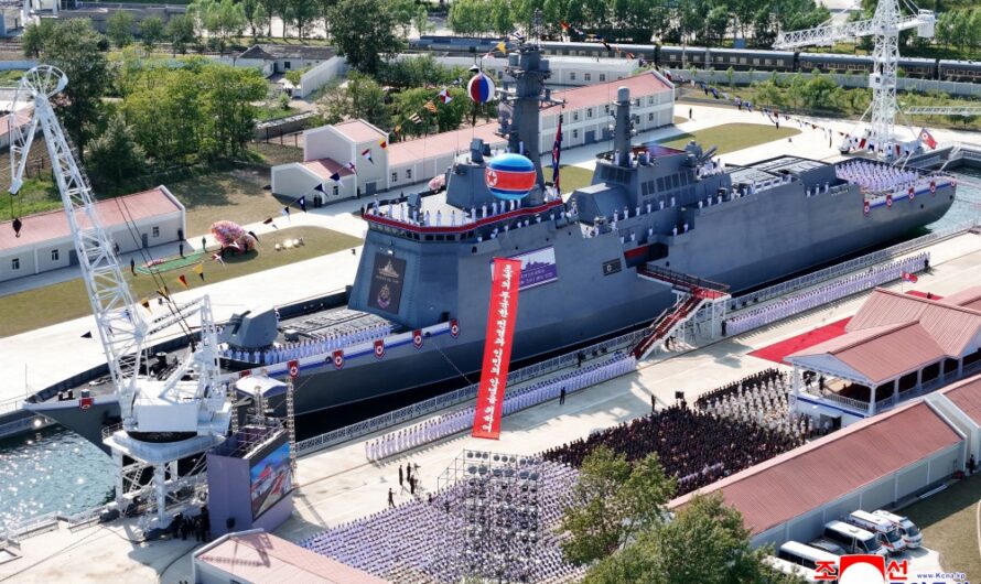 Botadura del destructor de las Fuerzas Marítimas del EPC