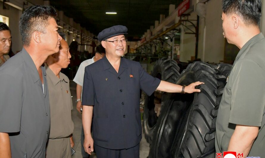 Pak Thae Song supervisa varios sectores