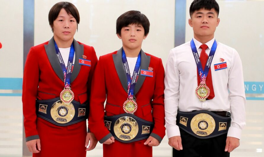 Regresan los medallistas del campeonato mundial de lucha