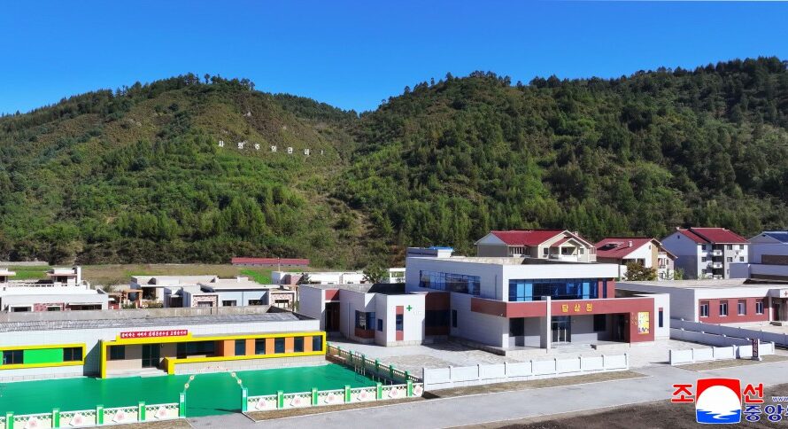 Nuevos edificios públicos en la granja Tapsang