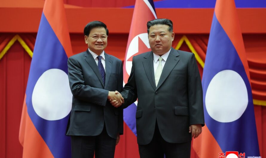 Ceremonia de bienvenida al presidente de Laos
