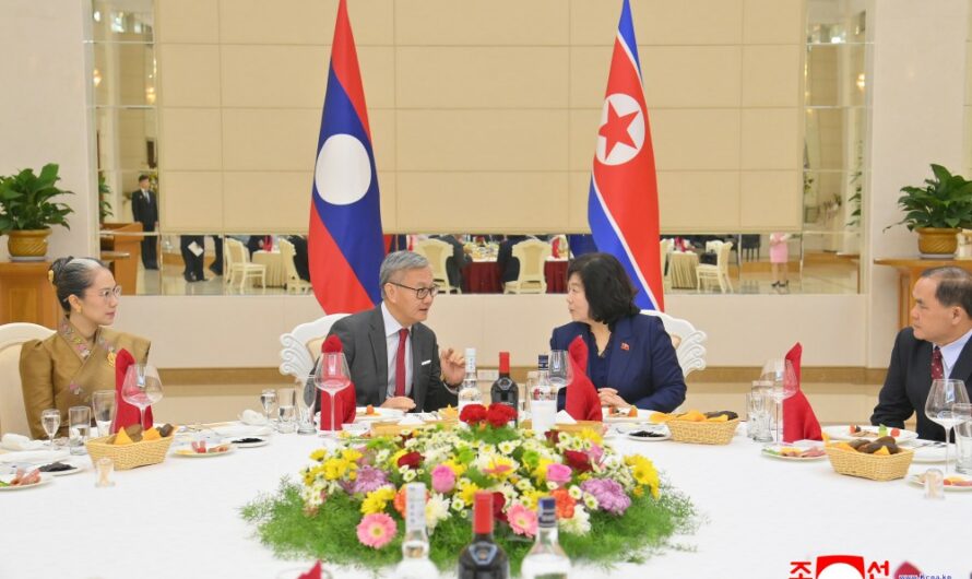 Banquete en honor al canciller de Laos