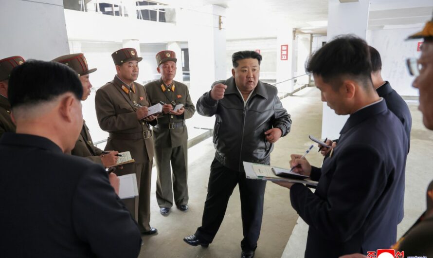 Construcción de fabricas de artículos y equipamientos escolares.