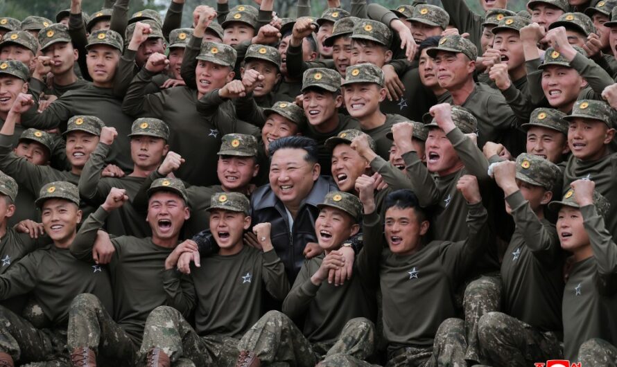 Visita a la comandancia del Undécimo Cuerpo del EPC