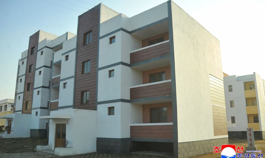 Nuevas viviendas en el municipio Chollima próximo a Nampho