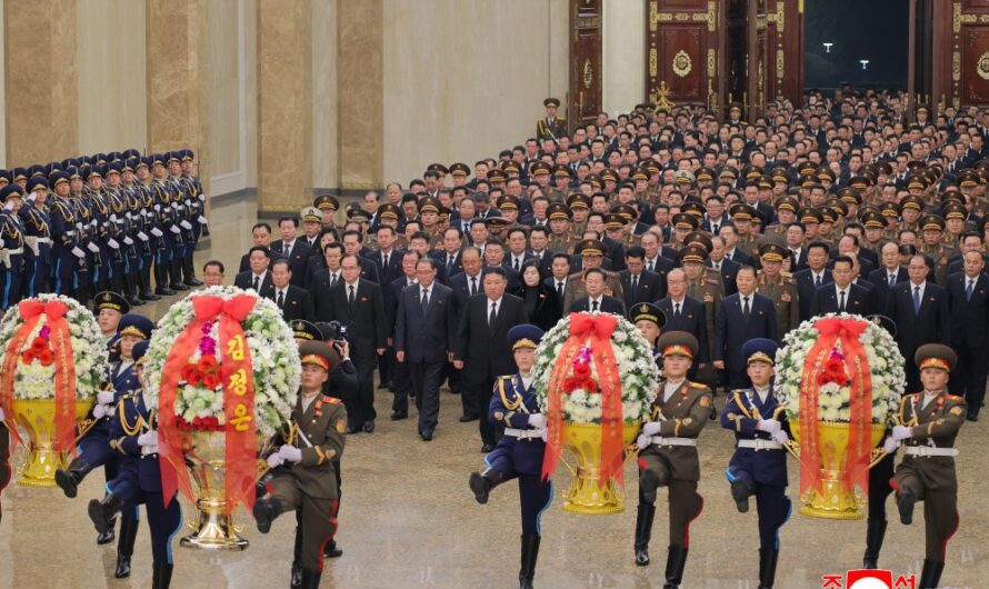 Kim Jong Un visita Palacio del Sol de Kumsusan