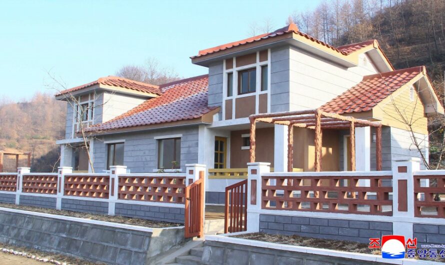 Nuevas casas en granjas de Hwanghae del Norte y Phyong-an del Sur