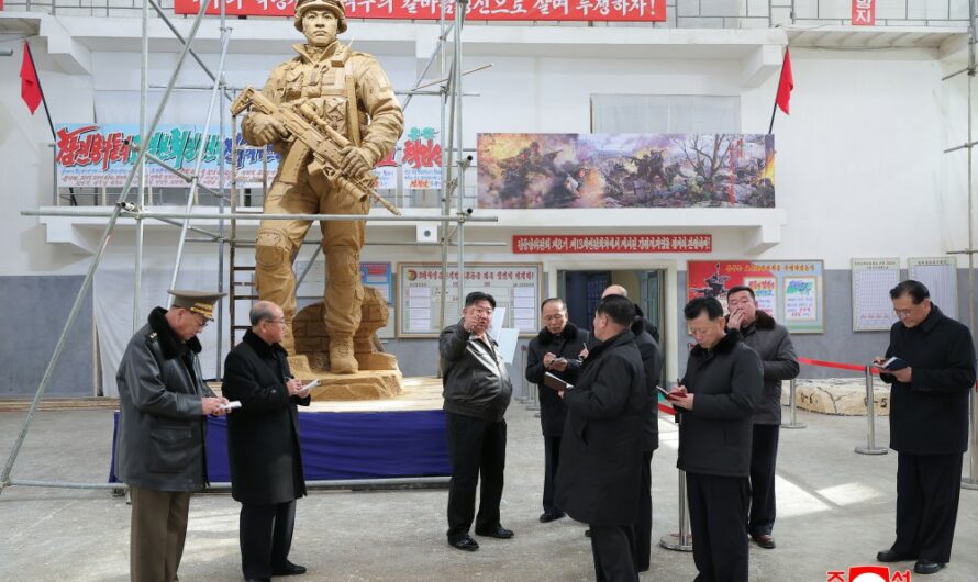 Creación de estatuas del Museo Conmemorativo de Méritos de Combate en la Operación Militar en el Extranjero