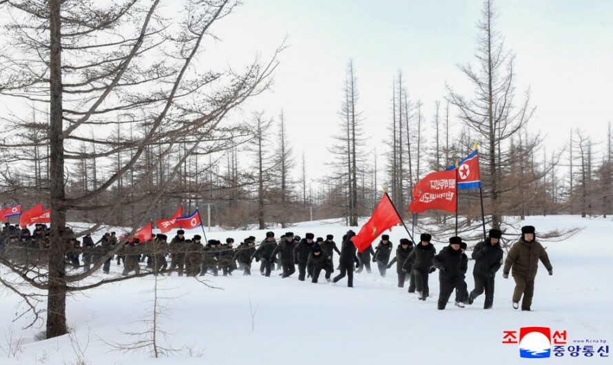 Subida al monte Paektu de caravanistas juveniles