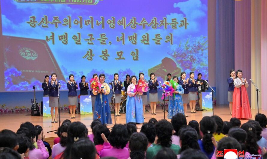 Mujeres laureadas con Premio de Honor para la Madre Comunista se reúnen con funcionarias y miembros de USMC