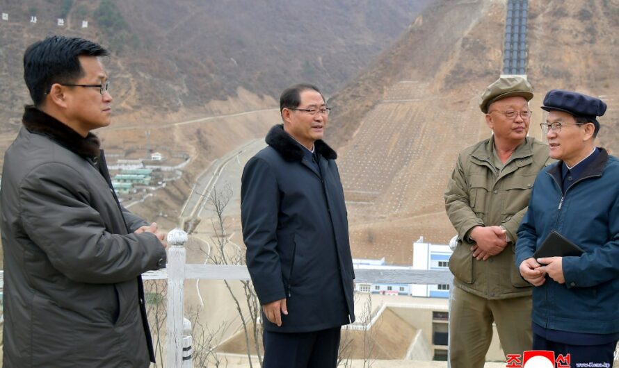 Construcción de la zona turística de Samjiyon y la de primera etapa de Central Hidroeléctrica de Tanchon