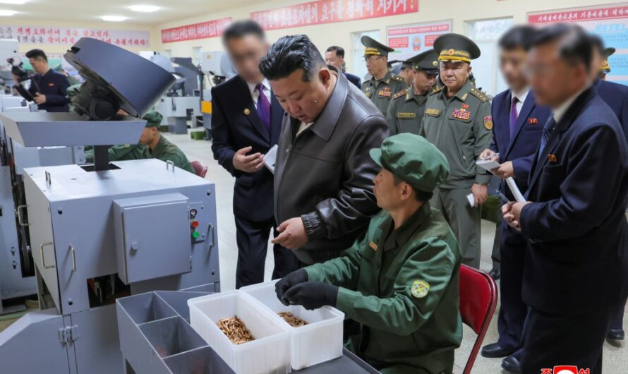 Estimado camarada Kim Jong Un recorre varias empresas de industria bélica