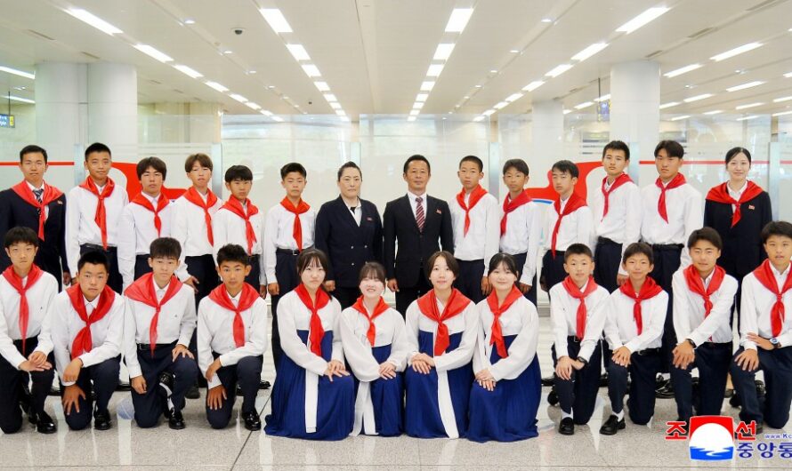 Niños coreanos en Japón visitan la RPDC