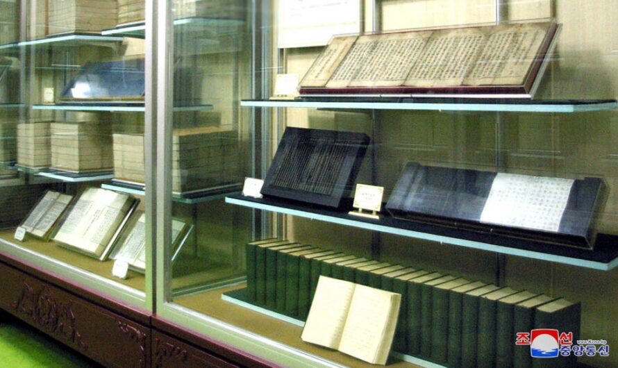 Gran colección de libros budistas impresos con 80000 planchas xilográficas.