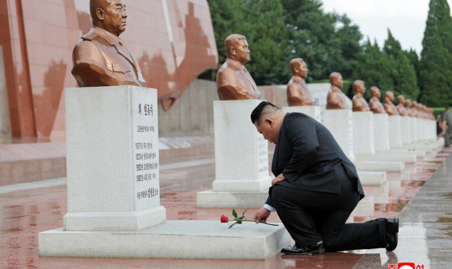 Homenaje en el Cementerio de Mártires Revolucionarios en Monte Taesong