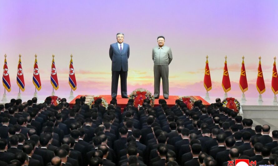 Miembros del órgano de dirección central del Partido visitan el Palacio del Sol de Kumsusan
