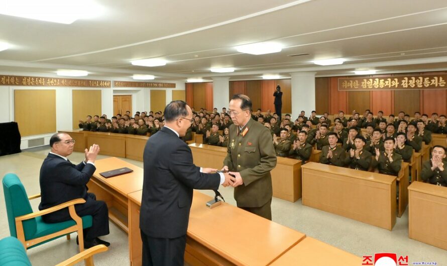 Premio Kim Il Sung al compositor de Canción a la patria